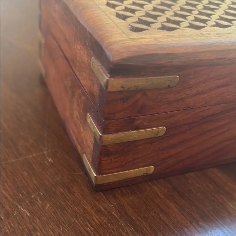 Elegant Vintage Wooden keepsake Trinket Jewlery Box
